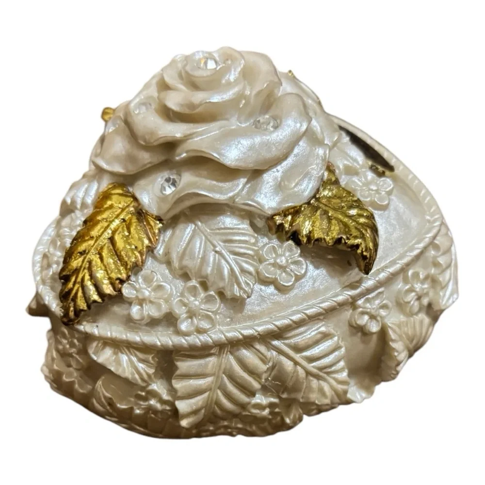 Santini Heart Shape Floral DesignTrinket Jewelry Box Cream/Gold